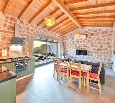 Villa Mirador Stone *