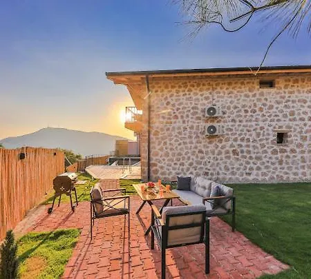 Villa Mirador Stone *